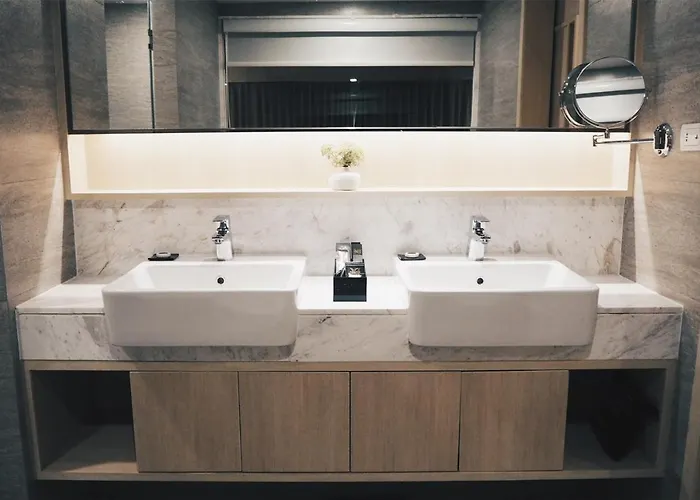 Eleven Sukhumvit 11 By Kingston Hotel 4*
